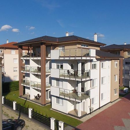 Laguna Beach Apartmanok Siofok Exterior photo